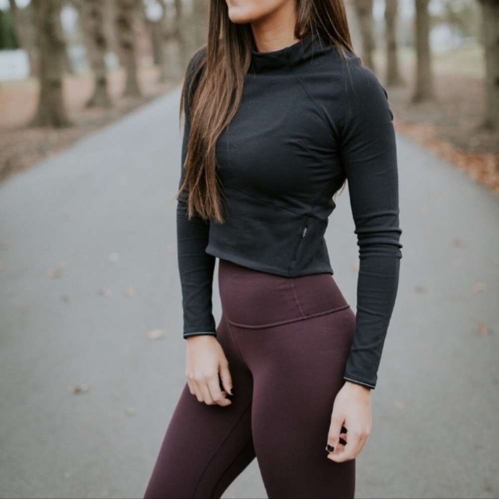 Lululemon (rare) hill and valley mock neck crop